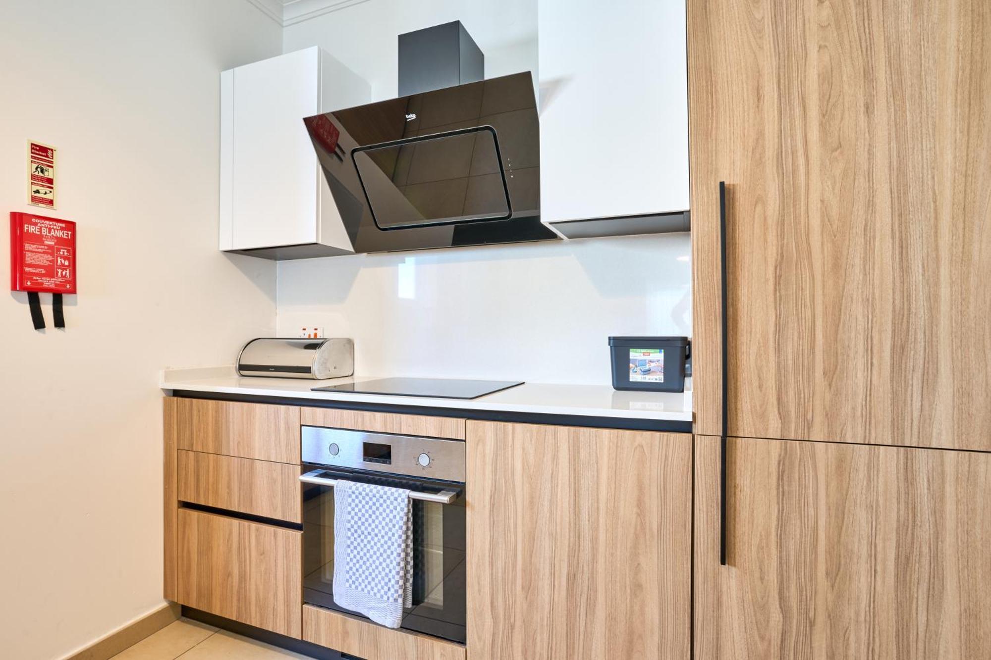 Stunning 3-Bedroom Seaview Retreat In Fort Cambridge สลีมา ภายนอก รูปภาพ