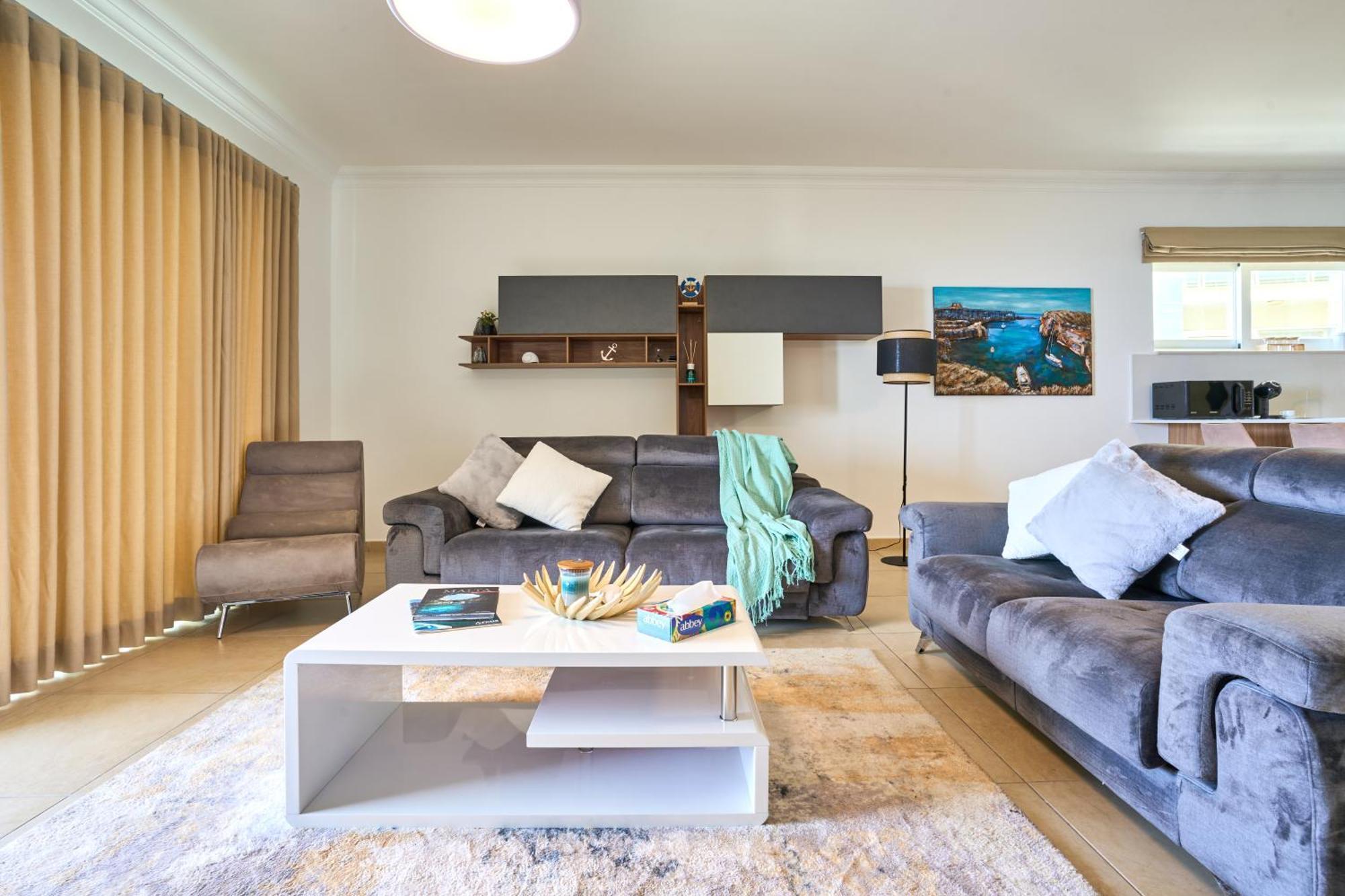 Stunning 3-Bedroom Seaview Retreat In Fort Cambridge สลีมา ภายนอก รูปภาพ