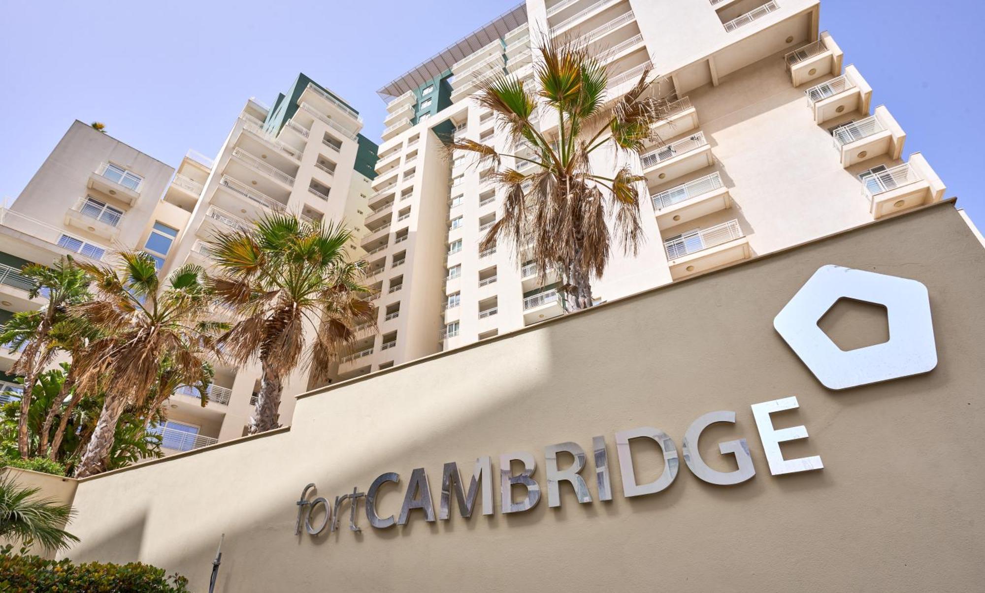 Stunning 3-Bedroom Seaview Retreat In Fort Cambridge สลีมา ภายนอก รูปภาพ