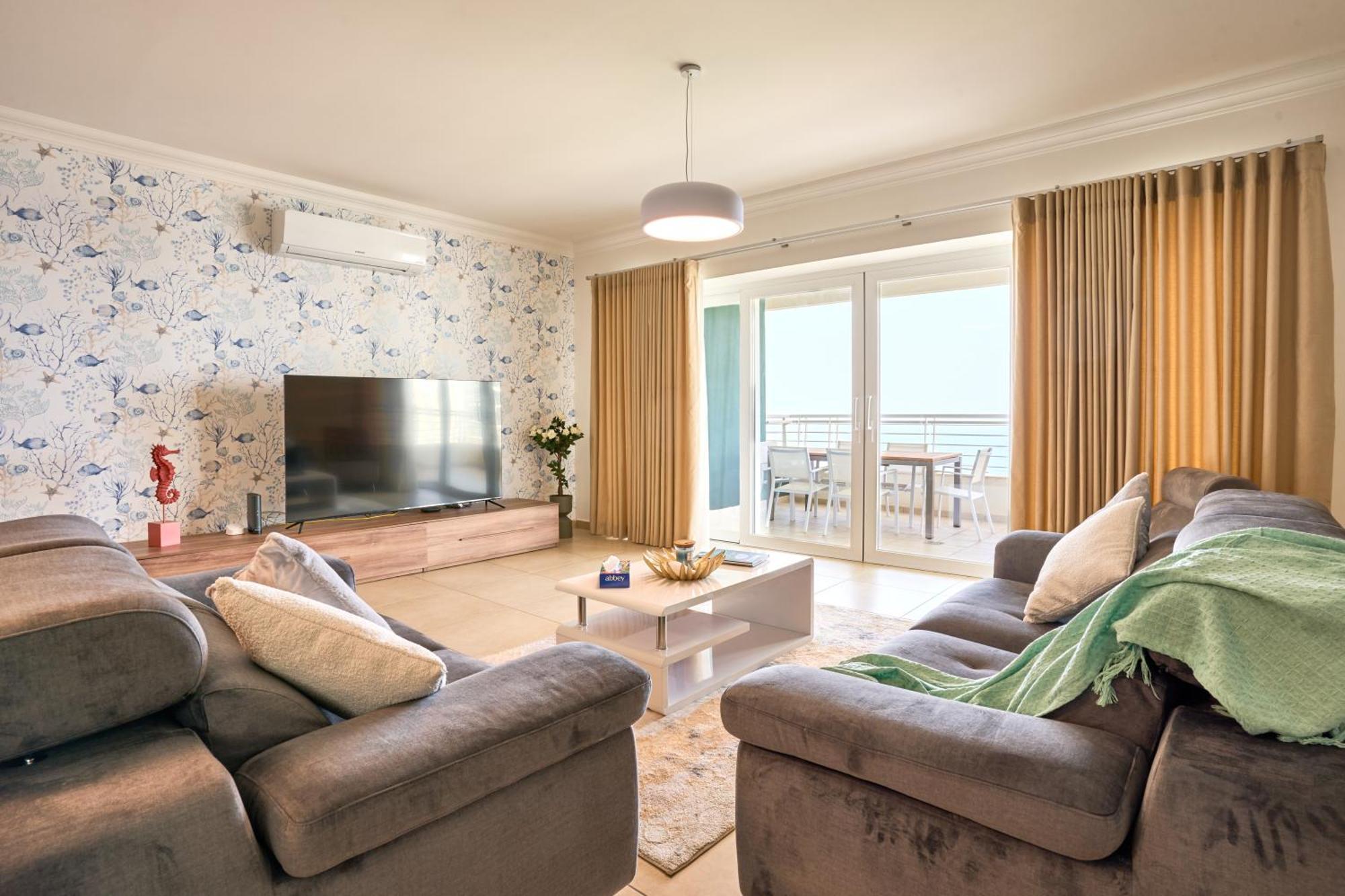 Stunning 3-Bedroom Seaview Retreat In Fort Cambridge สลีมา ภายนอก รูปภาพ