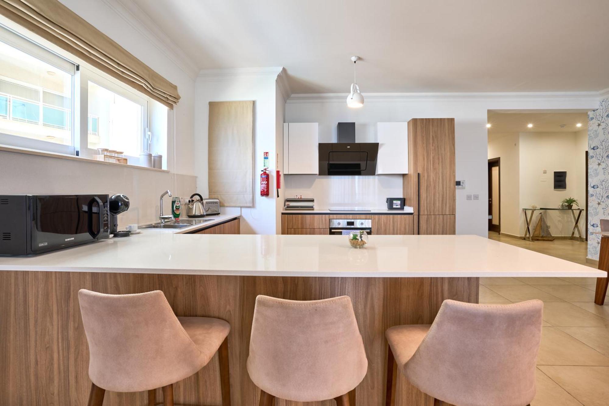 Stunning 3-Bedroom Seaview Retreat In Fort Cambridge สลีมา ภายนอก รูปภาพ
