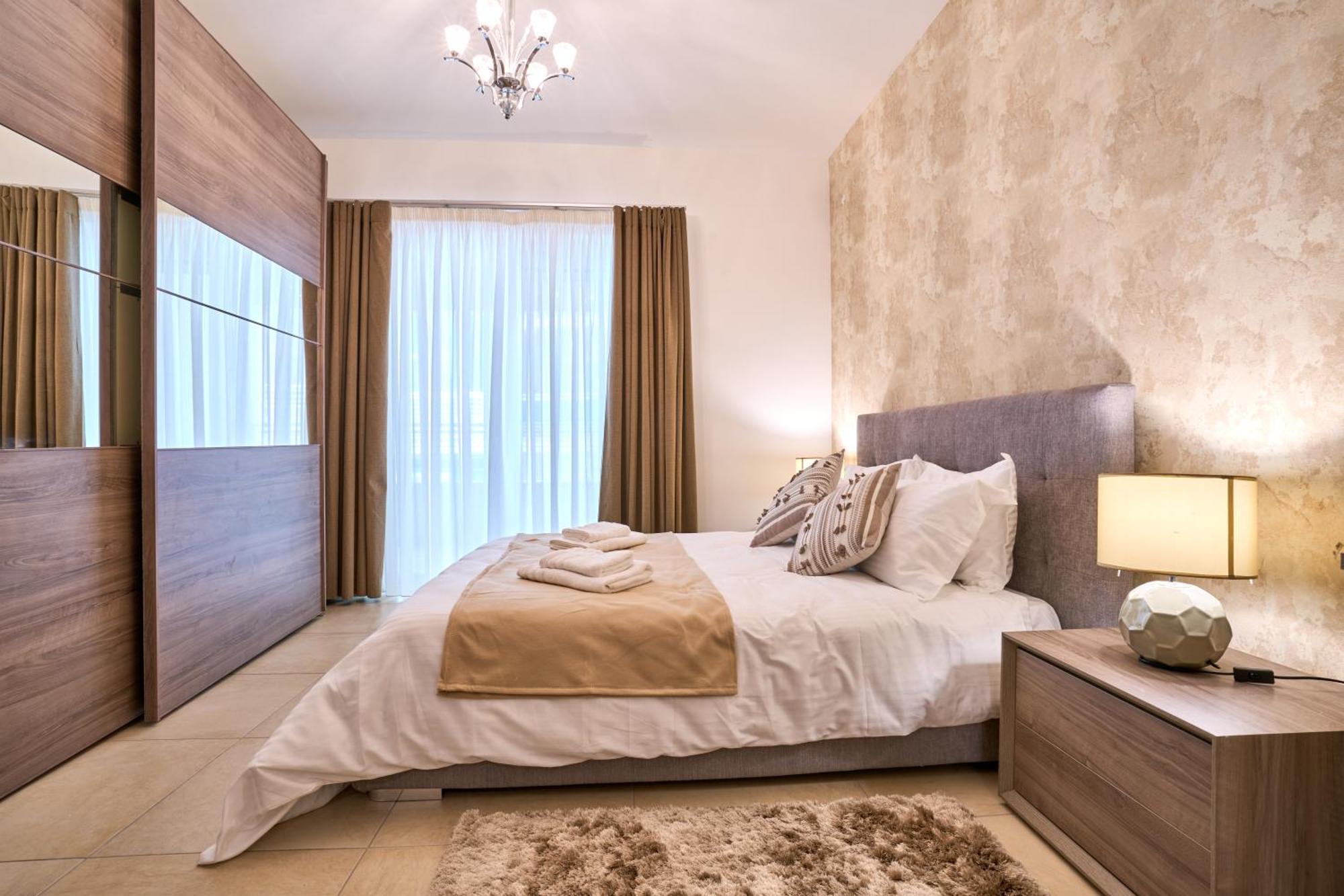 Stunning 3-Bedroom Seaview Retreat In Fort Cambridge สลีมา ภายนอก รูปภาพ