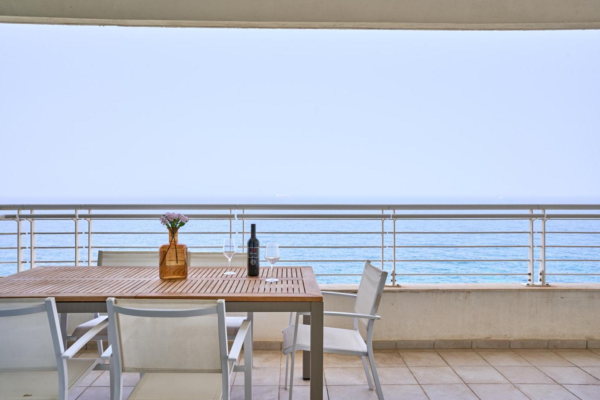 Stunning 3-Bedroom Seaview Retreat In Fort Cambridge สลีมา ภายนอก รูปภาพ