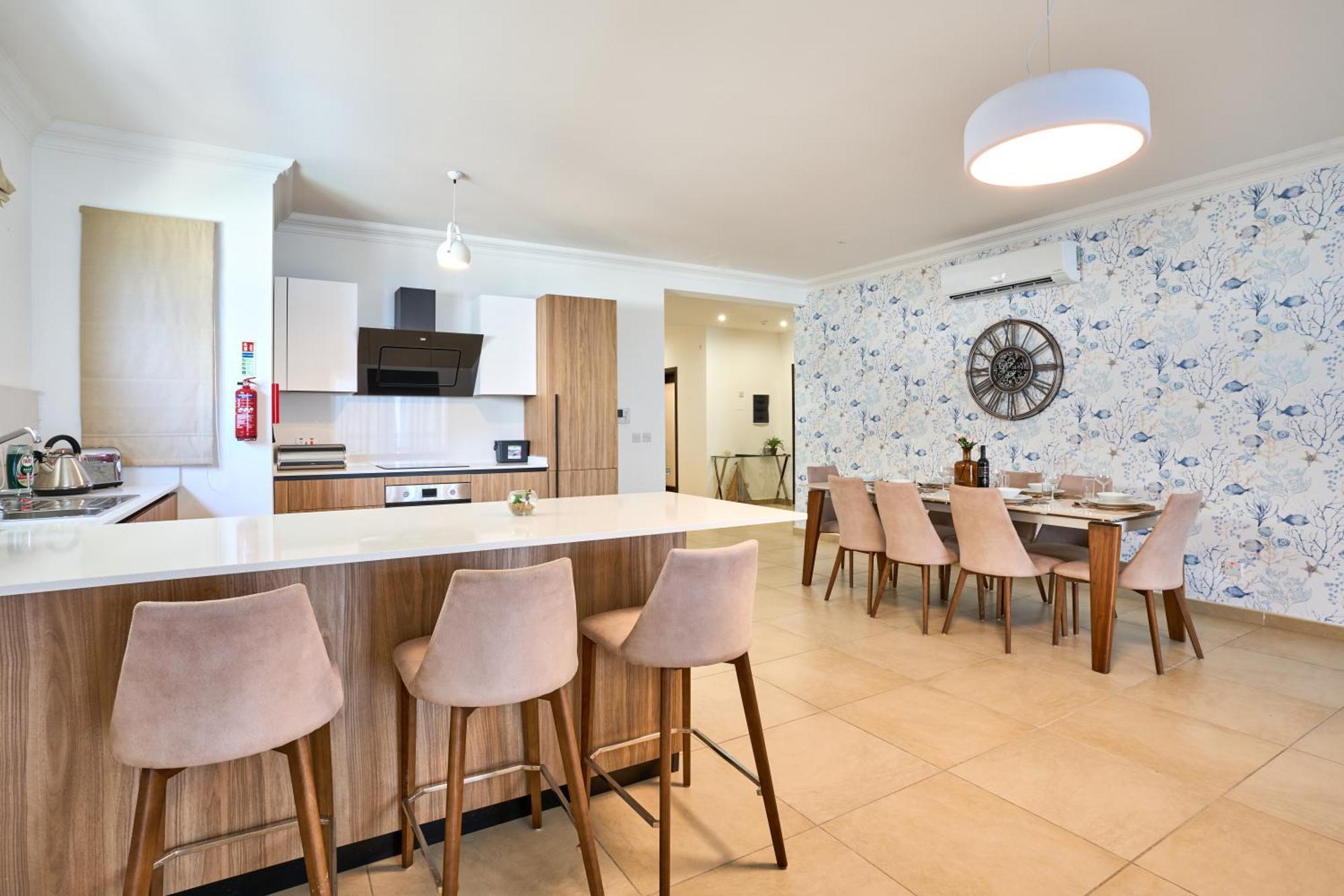 Stunning 3-Bedroom Seaview Retreat In Fort Cambridge สลีมา ภายนอก รูปภาพ