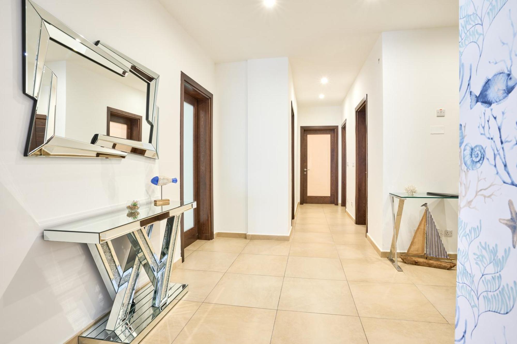Stunning 3-Bedroom Seaview Retreat In Fort Cambridge สลีมา ภายนอก รูปภาพ