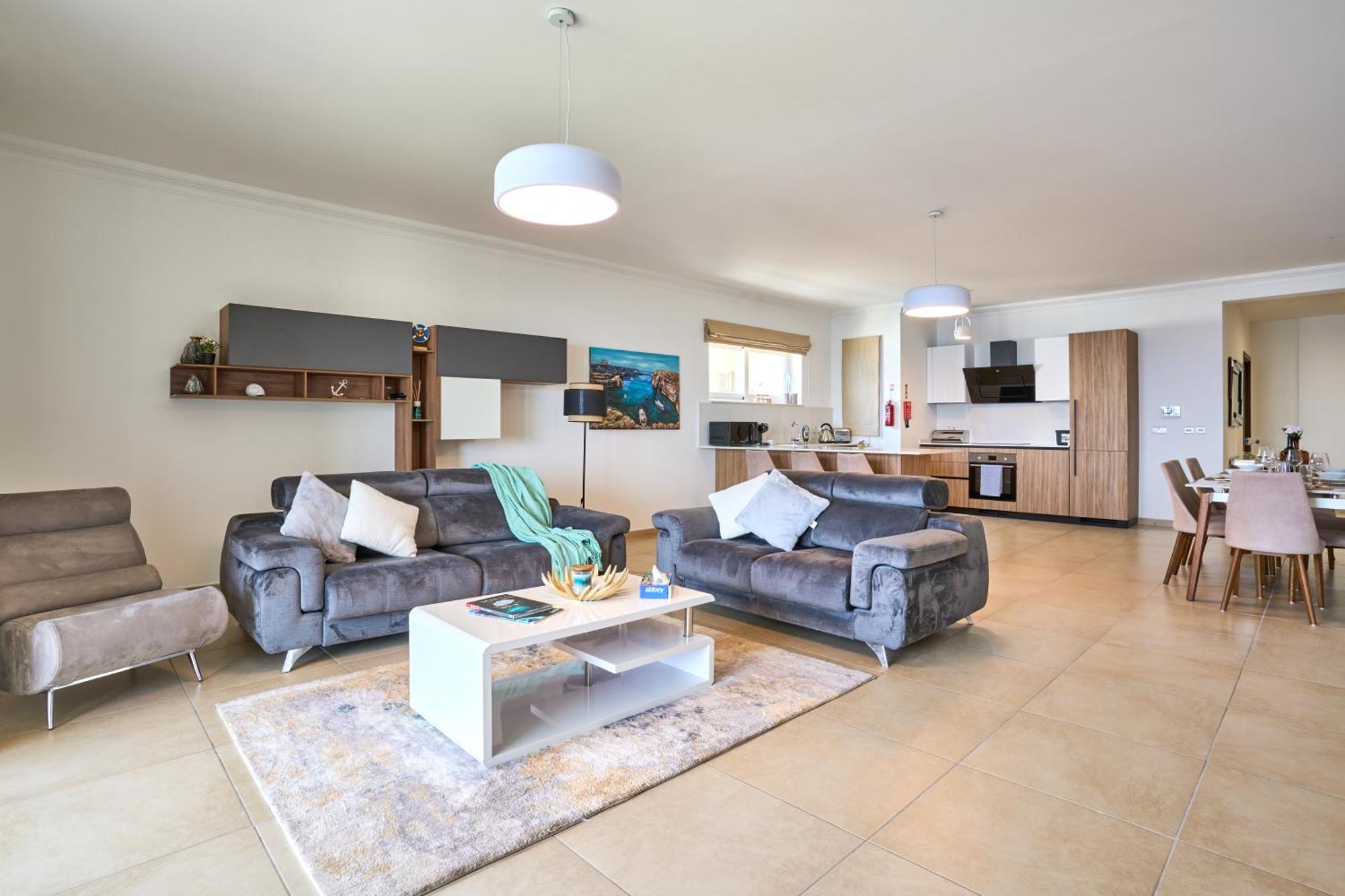 Stunning 3-Bedroom Seaview Retreat In Fort Cambridge สลีมา ภายนอก รูปภาพ